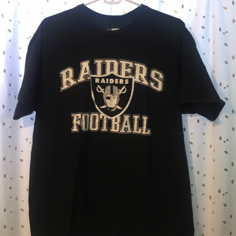 Raiders large black short sleeve t shirt.